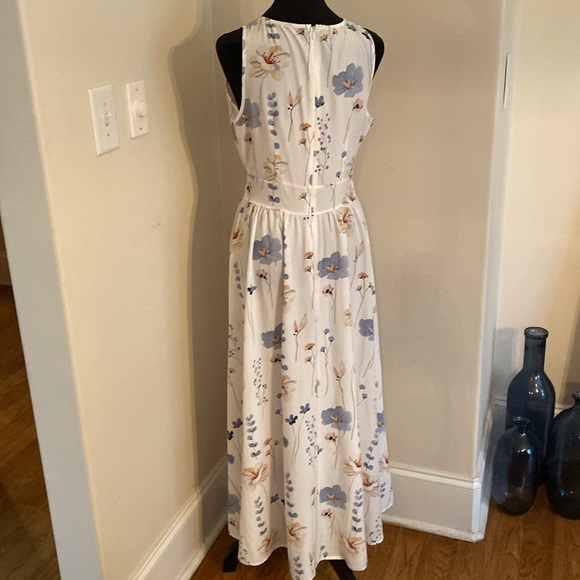 Ladies Floral Dress- Medium - Picture 3 of 4